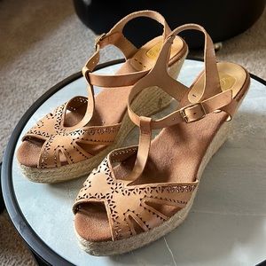 size 41 Kanna Nude Colored on Peep toe T strap espadrille platform sandal